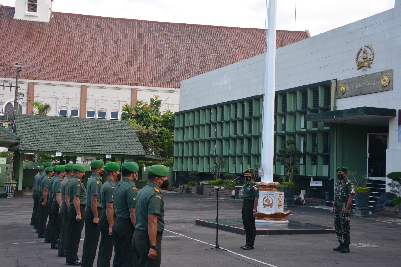 Dengan Penuh Semangat, Prajurit Dan PNS Korem 073/Makutarama Laksanakan Apel Pagi